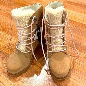 NWT JOAN OF ARCTIC™ WEDGE III LACE COZY BOOTIE